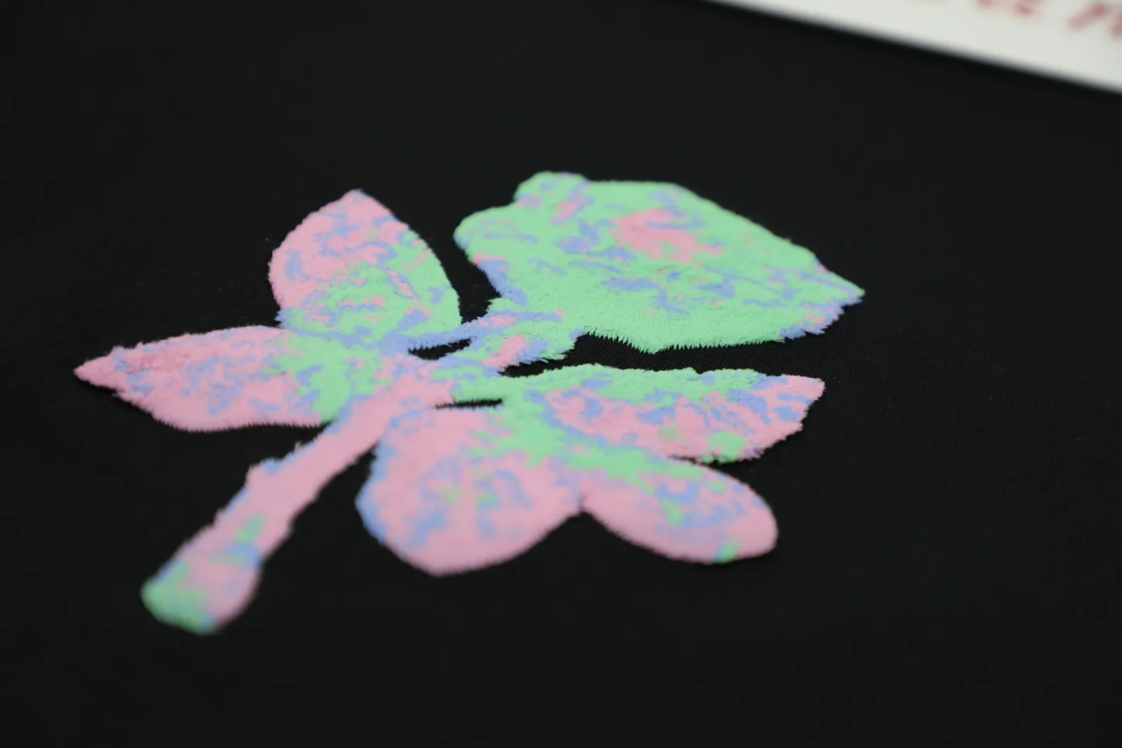 玫瑰花牙刷绣后烫画机压毛设计｜植绒绣定制 图2