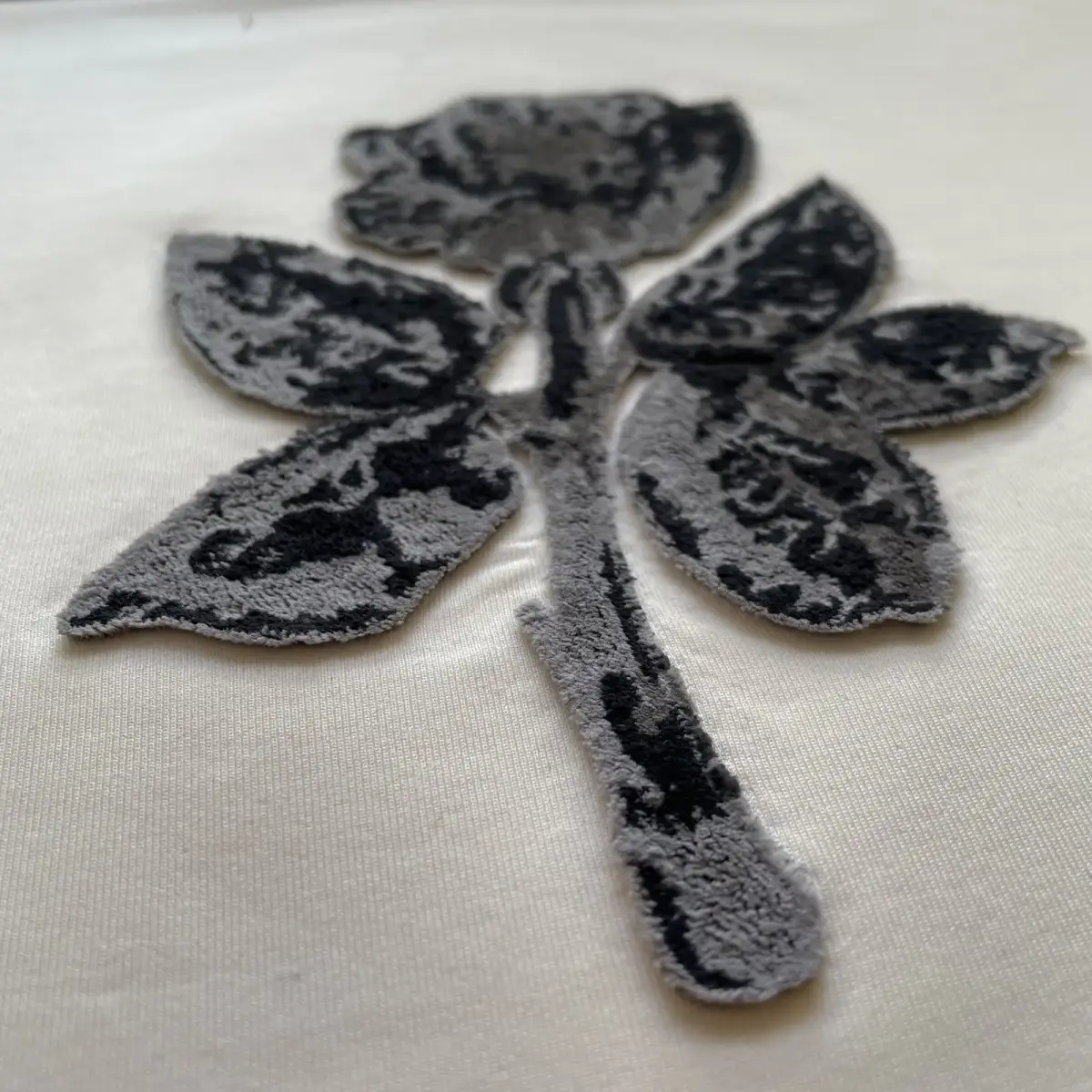 玫瑰花牙刷绣后烫画机压毛设计｜植绒绣定制 图4