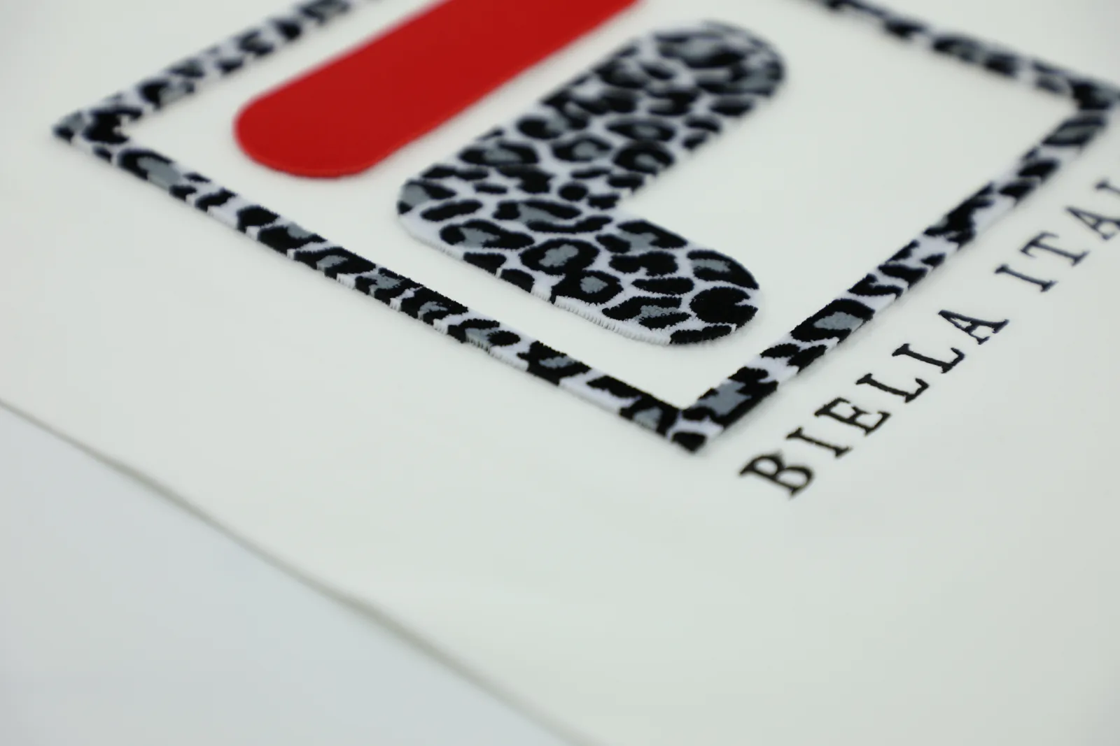 LOGO绣豹纹牙刷绣｜毛刷绣｜植绒绣 图2