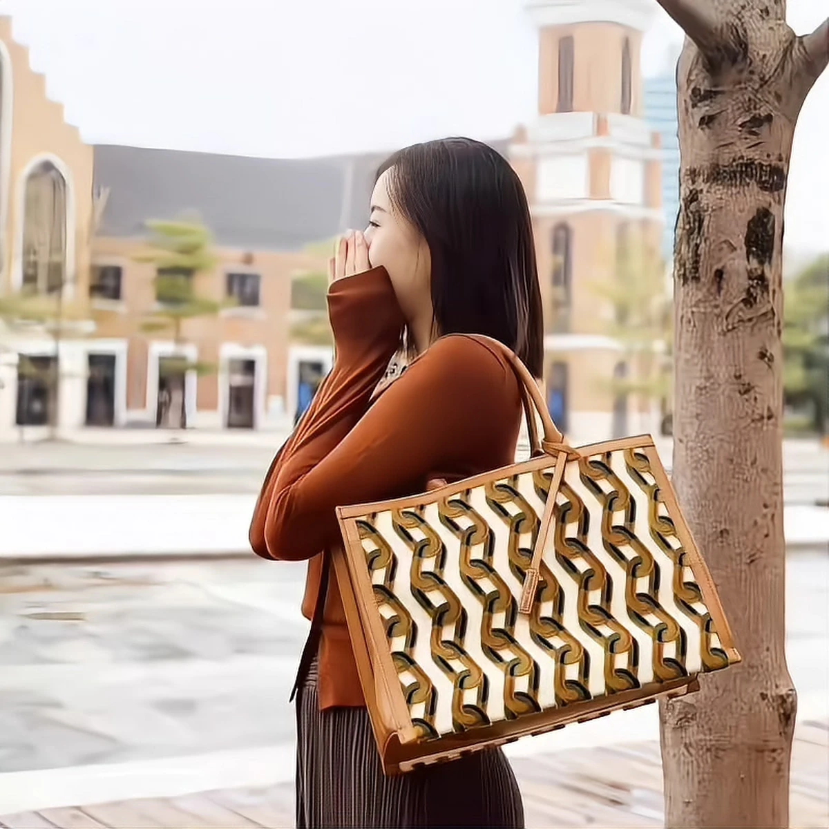 CHARLES & KEITH 包袋牙刷绣 锁链纹托特包